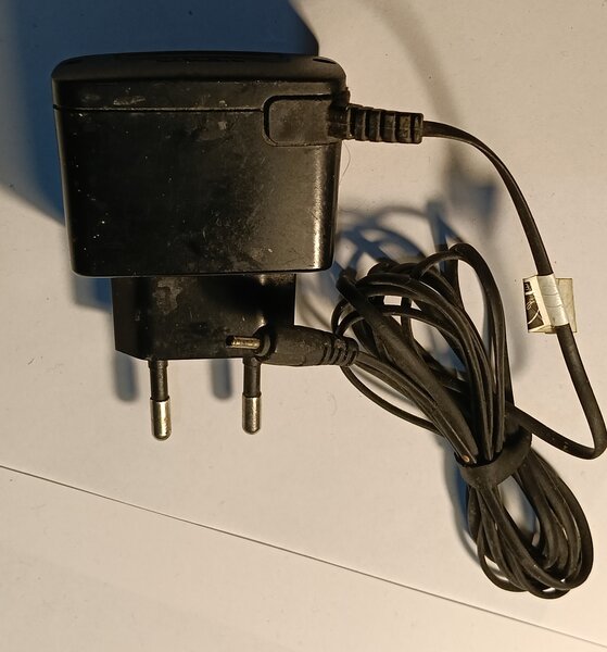 Incarcator Nokia cu mufa subtire